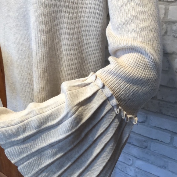 Olivia Warren tan cotton poly blend ribbed knit sweater wide pleated sleeve - Picture 5 of 9